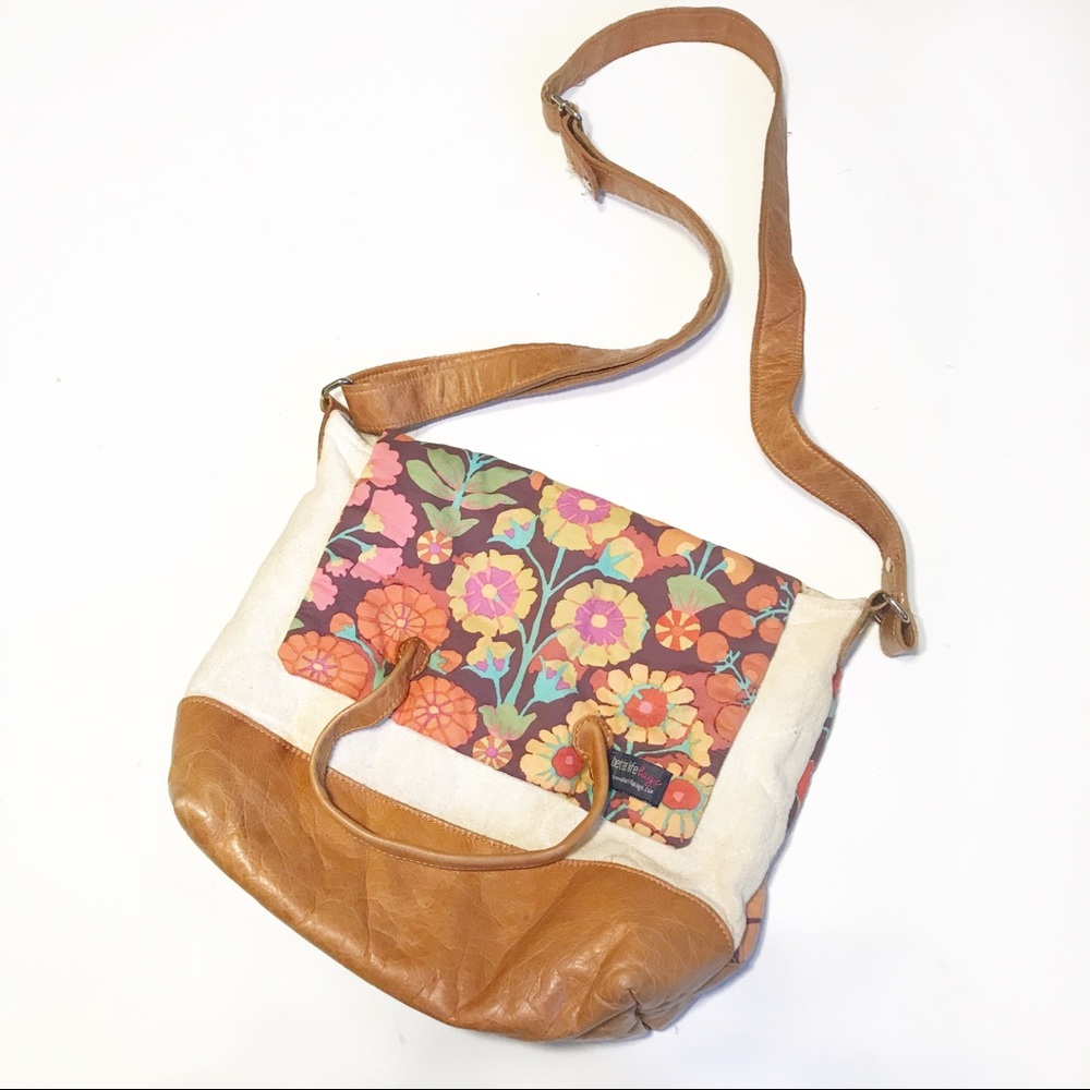 Better Life Bags Molly Crossbody Leather Detail